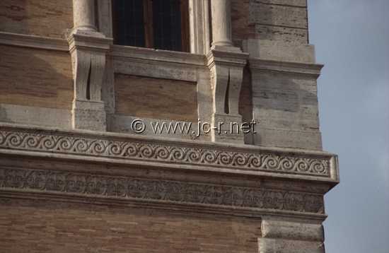 Palazzo Farnese: Gesims und Konsolen