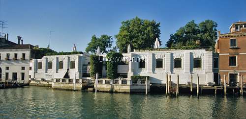 Venice: Palazzo Venier dei Leoni - 22 kB